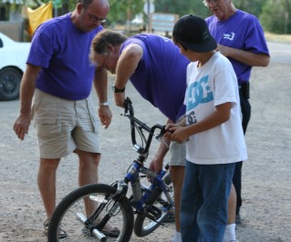 Randy, Keith & LeRoy Help Fix Ute Boy's Bicycle