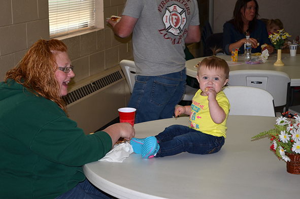 Children & Parents Eating Lunch