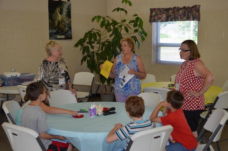 Lana & Roberta Teach Children to Make Crabs